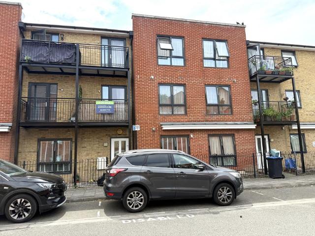 Flat for sale in Preston, Greater London