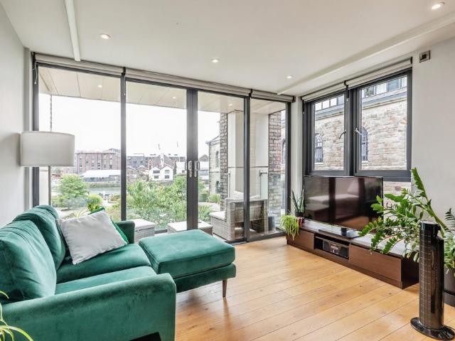 Flat for sale in Spike Island, Feckenham