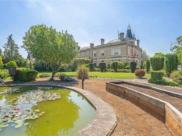 Flat for sale in Park Langley, Greater London