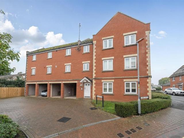 Flat for sale in Devizes, Wiltshire