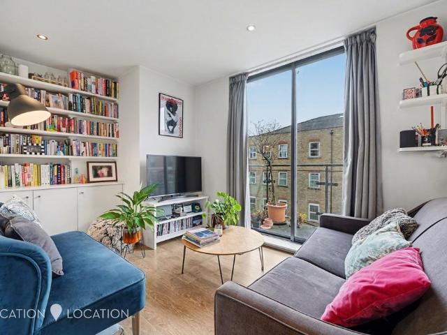 Flat for sale in Spitalfields, Greater London