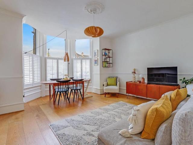 Flat for sale in London Borough of Lewisham, Forest Hill