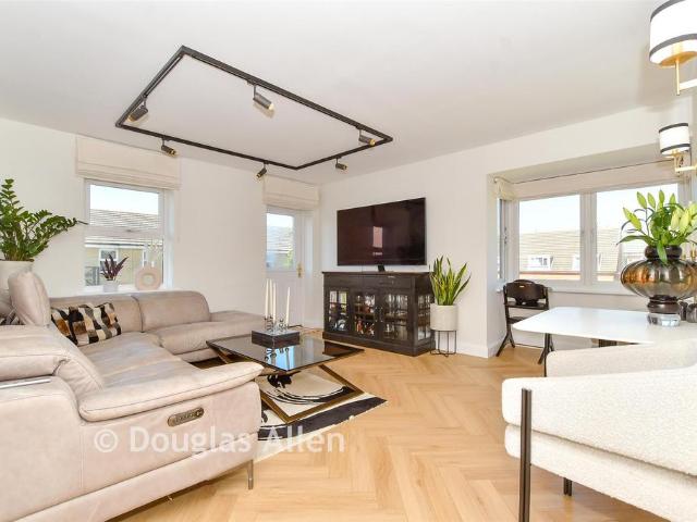 Flat for sale in Little Heath, Greater London
