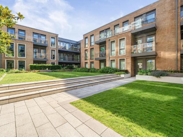 Flat for sale in Hammersmith, Greater London