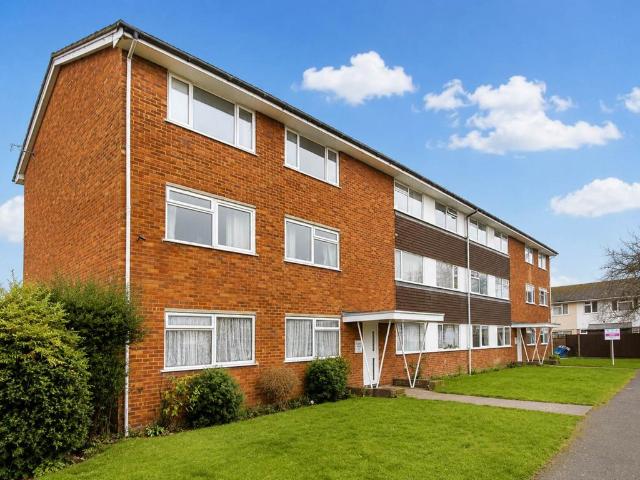 Flat for sale in Walton, Aylesbury