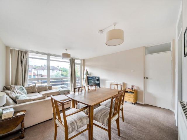 Flat for sale in Pickhurst, Greater London