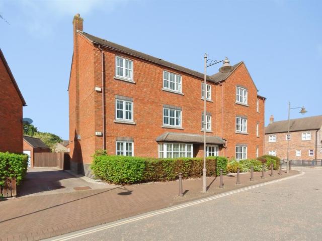 Flat for sale in Shirley, West Midlands