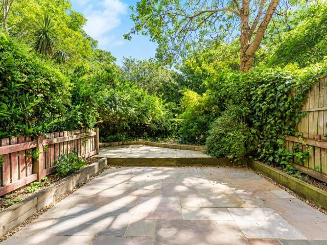 Flat for sale in London Borough of Wandsworth, Greater London