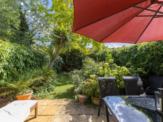 Flat for sale in Harlesden, Greater London