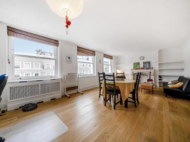 Flat for sale in South Kensington, Greater London