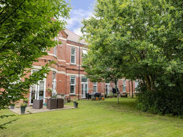 Flat for sale in Cross In Hand, East Sussex