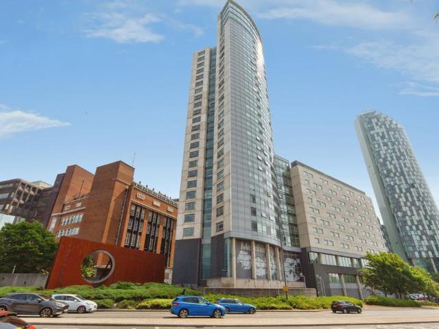 Flat for sale in Calderstones
