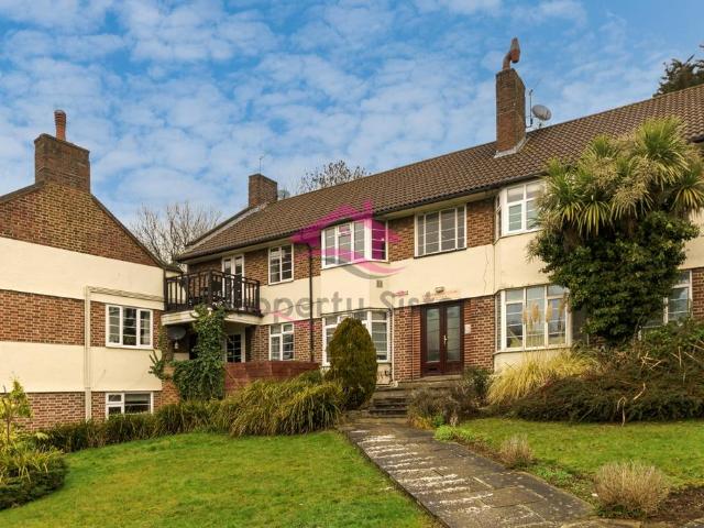 Flat for sale in Mill Hill, Greater London