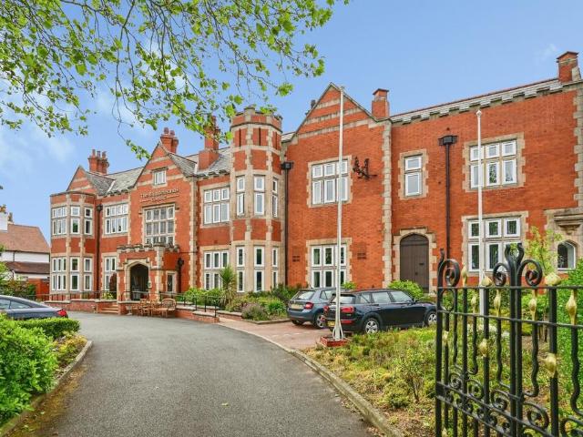 Flat for sale in Great Crosby, Sefton