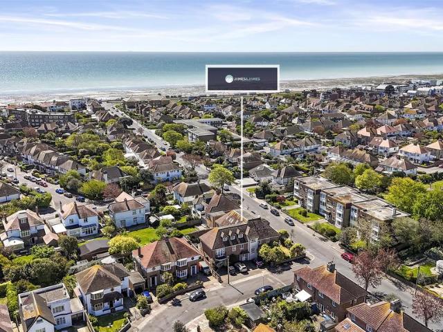 Flat for sale in West Worthing, Worthing
