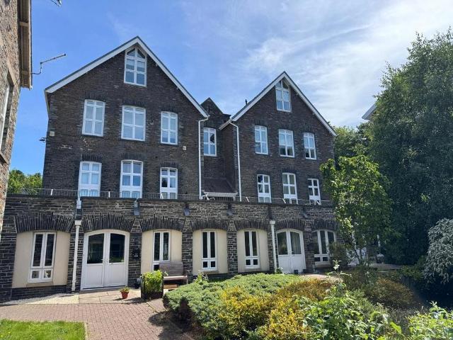 Flat for sale in Waun Fawr, Wales