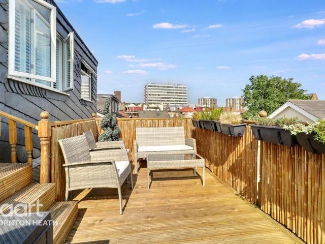 Flat for sale in London Borough of Croydon, Thornton Heath