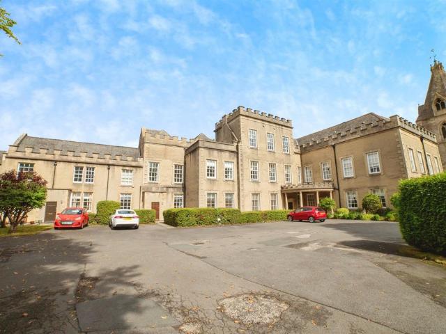 Flat for sale in Potters Corner, East Midlands