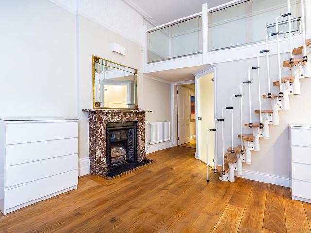 Flat for sale in South Kensington, Greater London