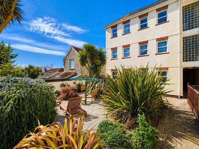 Flat for sale in Newquay, Cornwall