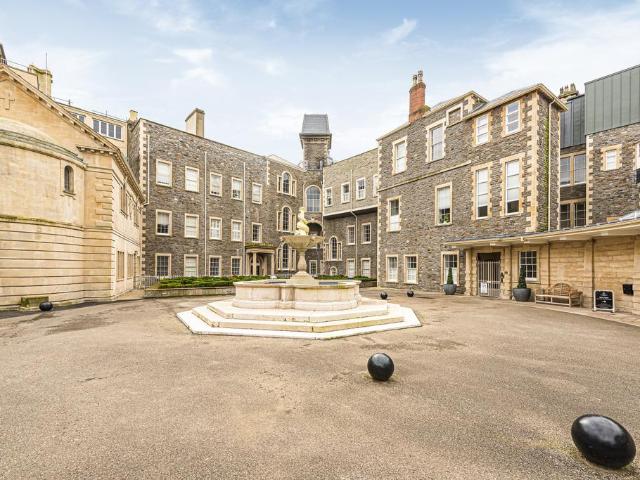 Flat for sale in Redcliffe, Feckenham