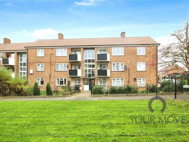 Flat for sale in Newnham, Bedford