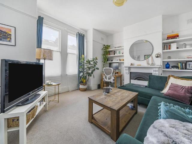 Flat for sale in East Dulwich, Greater London