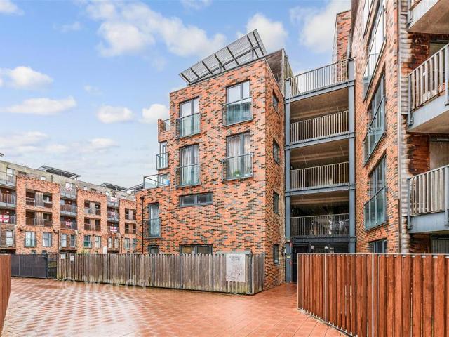 Flat for sale in Crayford, Greater London