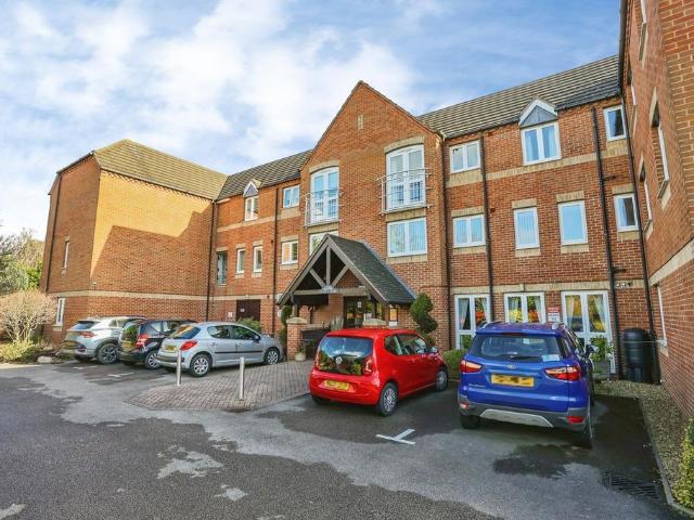 Flat for sale in Abbey Park, Barton In Fabis