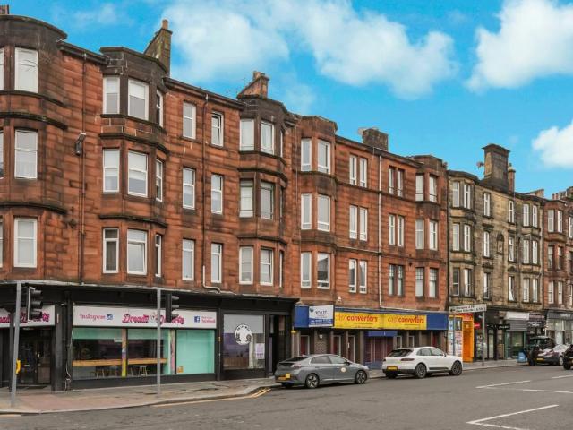 Flat for sale in Castlehead, Glenburn