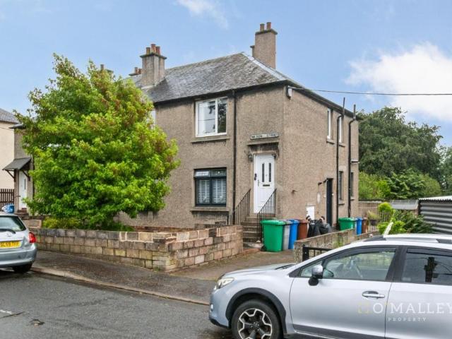 Flat for sale in Blairhall, Scotland