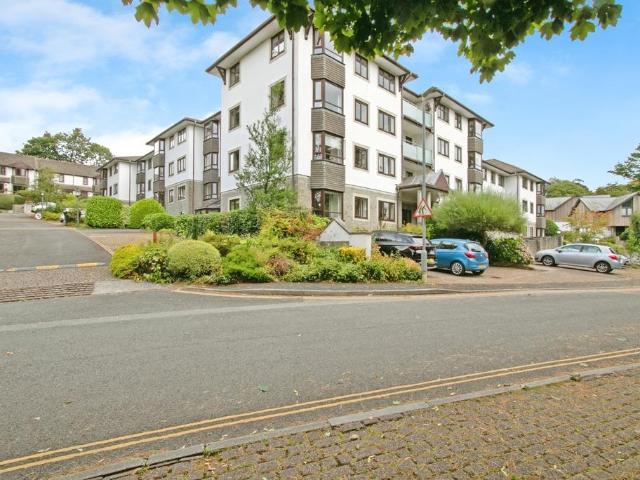 Flat for sale in Trelander, Penweathers