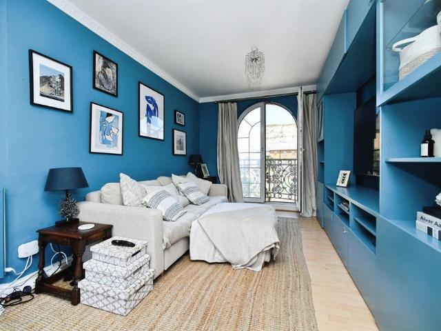 Flat for sale in Brighton & Hove