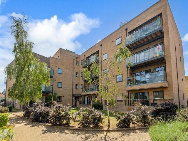 Flat for sale in Goddington, Greater London