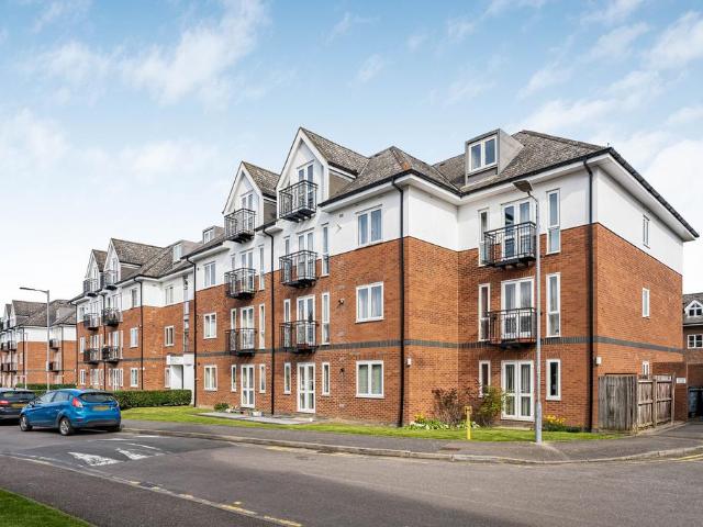 Flat for sale in St Albans, Five Acres