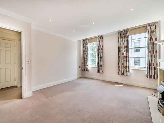 Flat for sale in Pimlico, Greater London