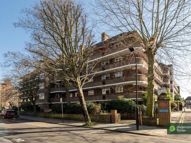 Flat for sale in Shepherd's Bush, Greater London