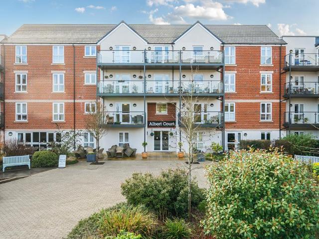 Flat for sale in Henley-on-Thames, Berrick Salome