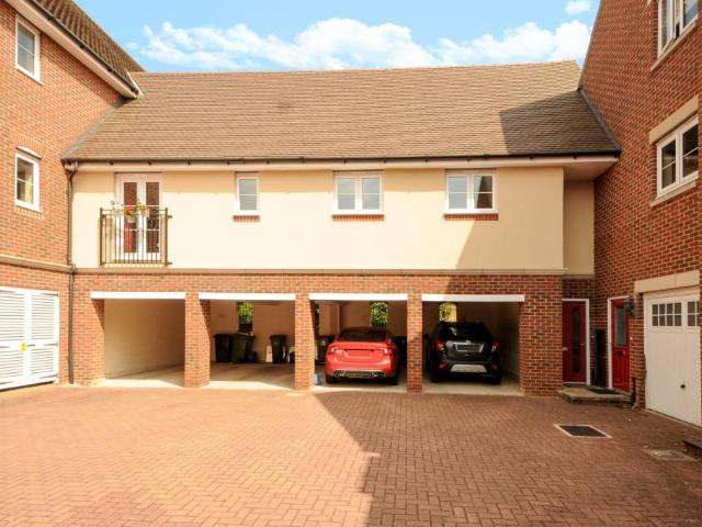 Flat for sale in Dromore, Oxfordshire