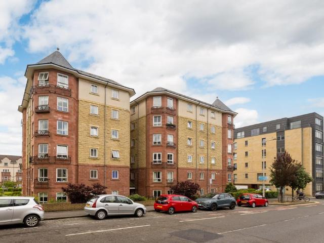 Flat for sale in Gayfield, Broughton