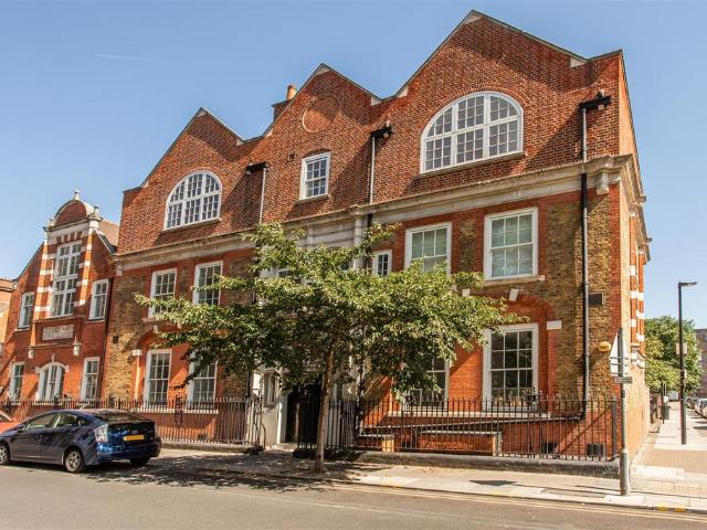 Flat for sale in Mile End, Greater London