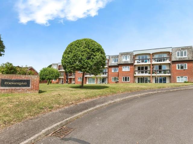 Flat for sale in Withycombe, Budlake