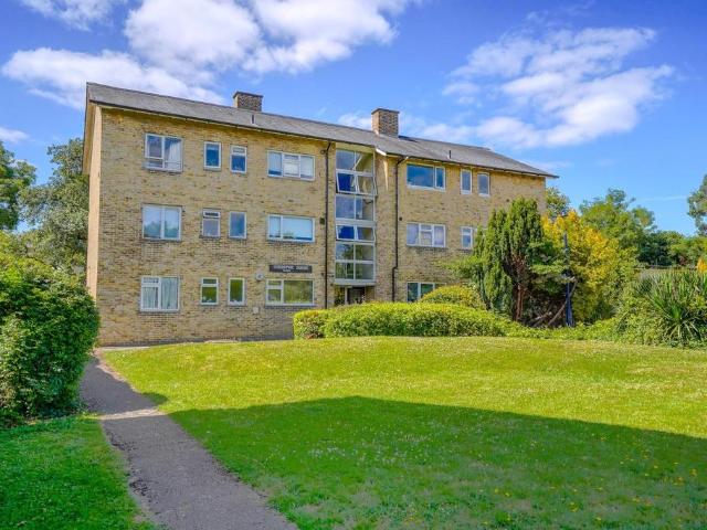 Flat for sale in Crystal Palace, Greater London