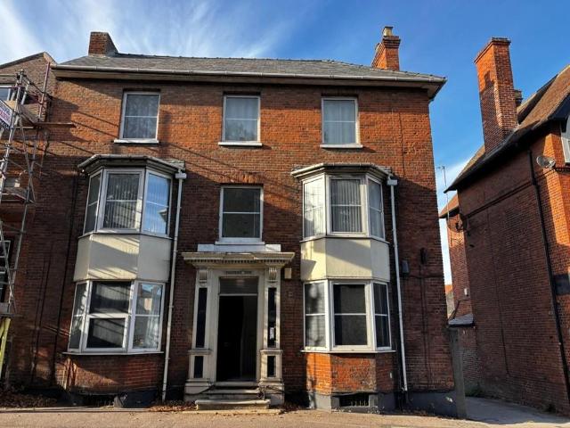 Flat for sale in Newmarket, West Suffolk
