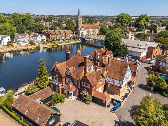 Flat for sale in Bisham