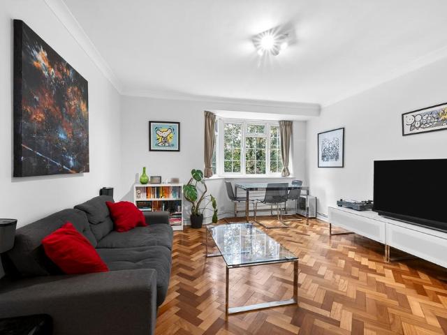 Flat for sale in Putney, Greater London