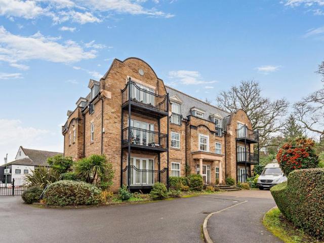 Flat for sale in Sunningdale