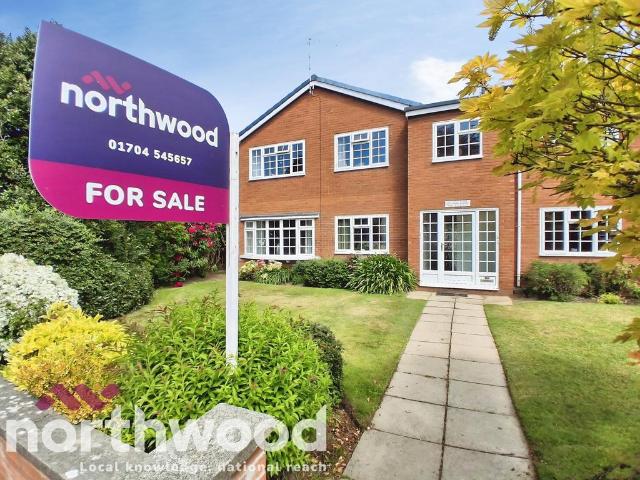 Flat for sale in Ainsdale, Sefton