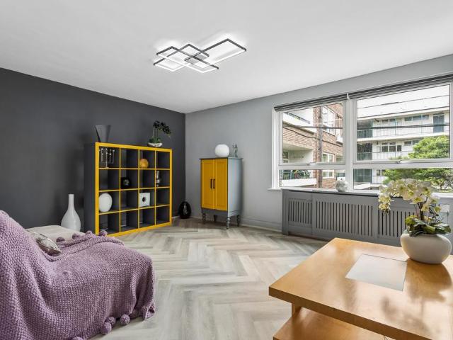 Flat for sale in Saint Pancras, Greater London