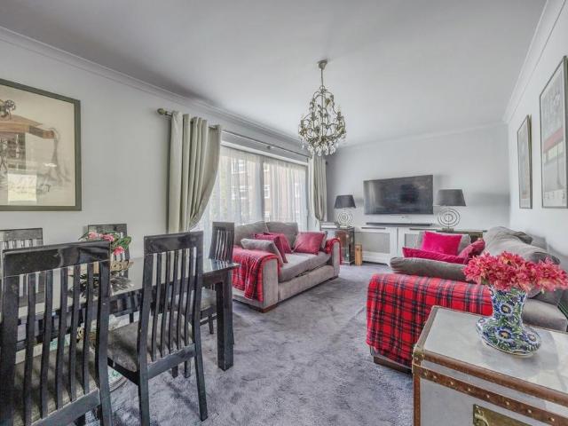 Flat for sale in West Norwood, Greater London